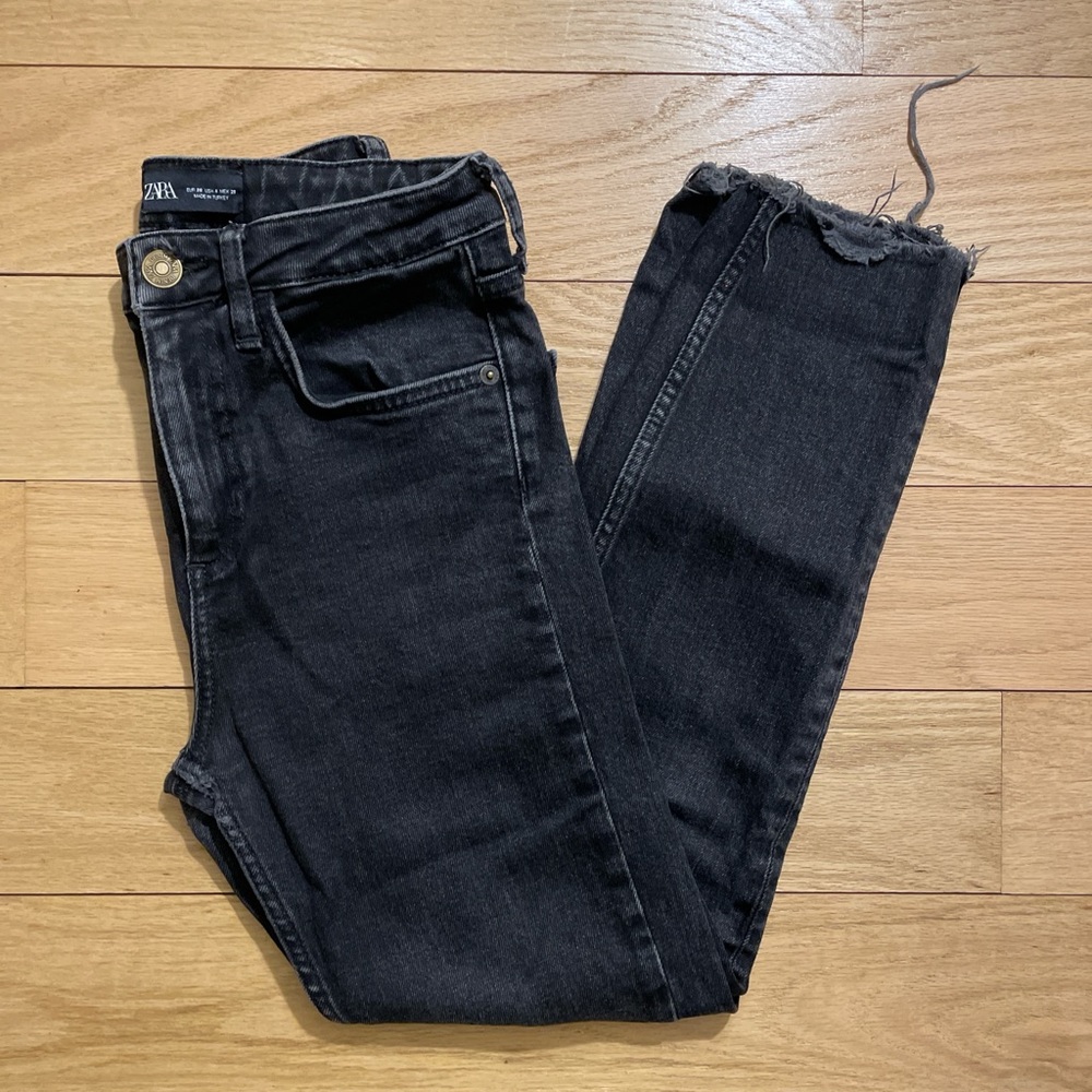 Zara black denim straight leg jeans with frayed bottoms